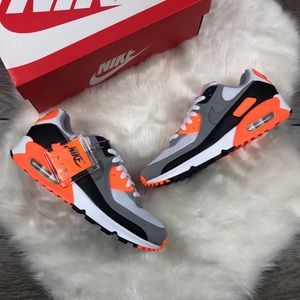 Nike Air Max 90 Men’s Sneakers